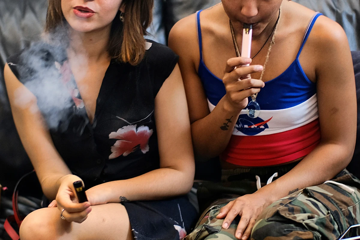 vaping-cbd-oil-weed-hemp-cannabis-thc vaping-cbd-oil-weed-hemp-cannabis-thc
